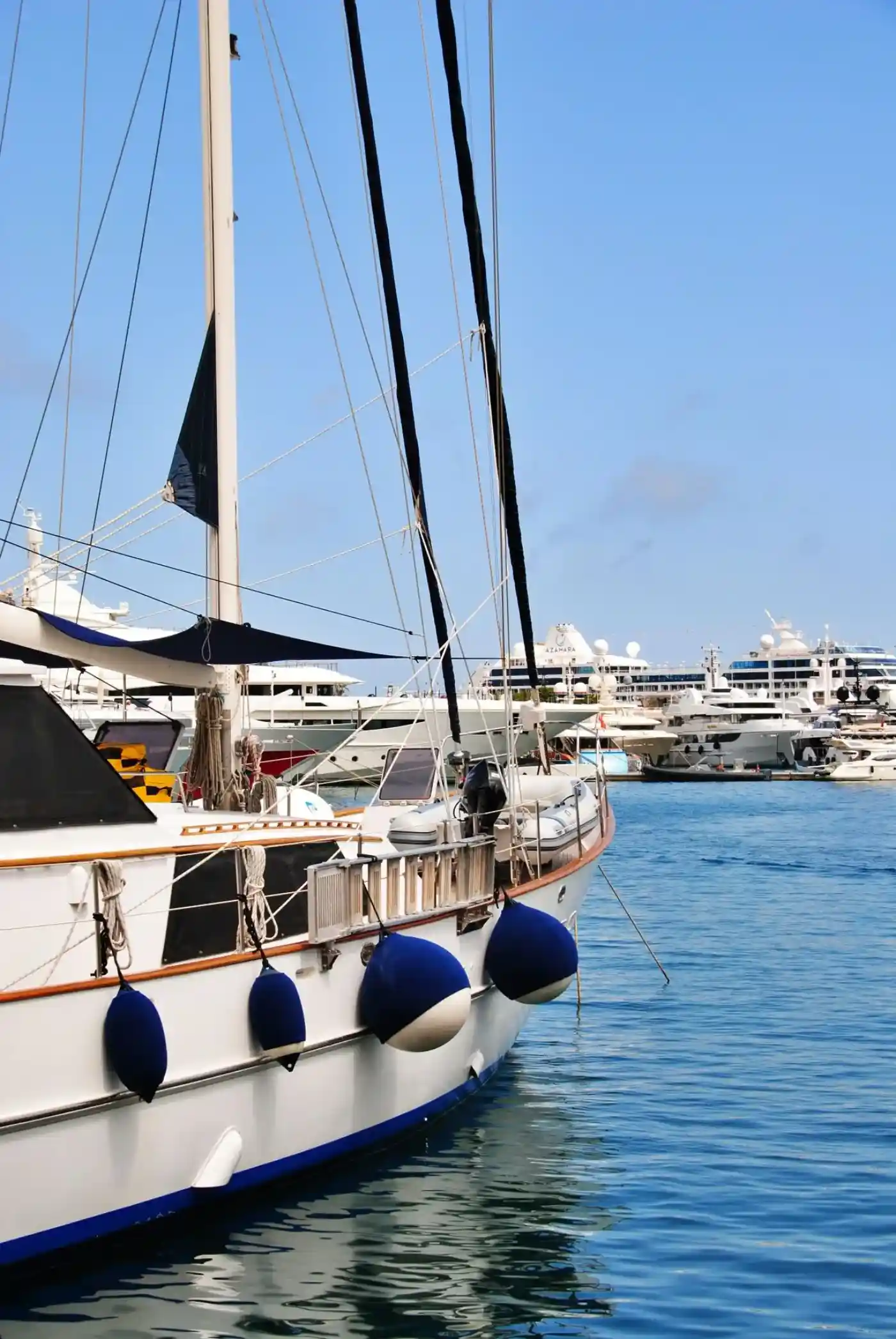 Gedecktes Außendeck einer Privatyacht